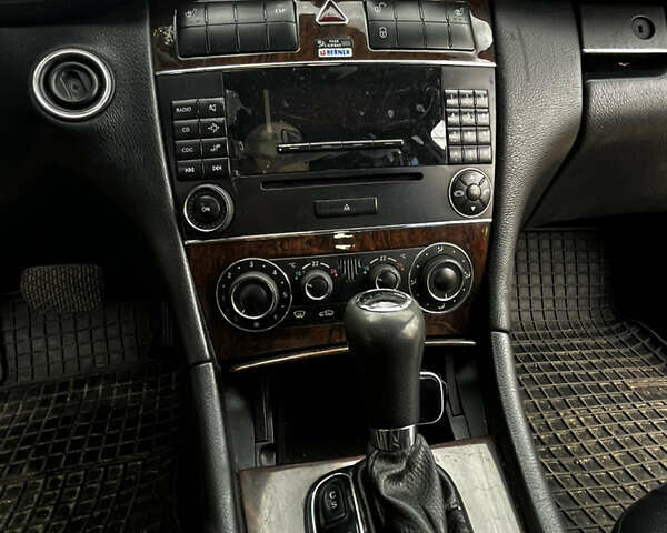 Чорний Мерседес Ц-Клас, об'ємом двигуна 2.2 л та пробігом 377 тис. км за 5700 $, фото 10 на Automoto.ua