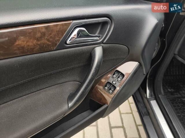 Черный Мерседес Ц-Класс, объемом двигателя 1.8 л и пробегом 252 тыс. км за 5700 $, фото 19 на Automoto.ua
