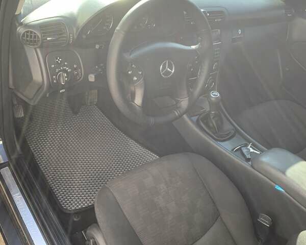 Чорний Мерседес Ц-Клас, об'ємом двигуна 1.8 л та пробігом 320 тис. км за 5000 $, фото 4 на Automoto.ua