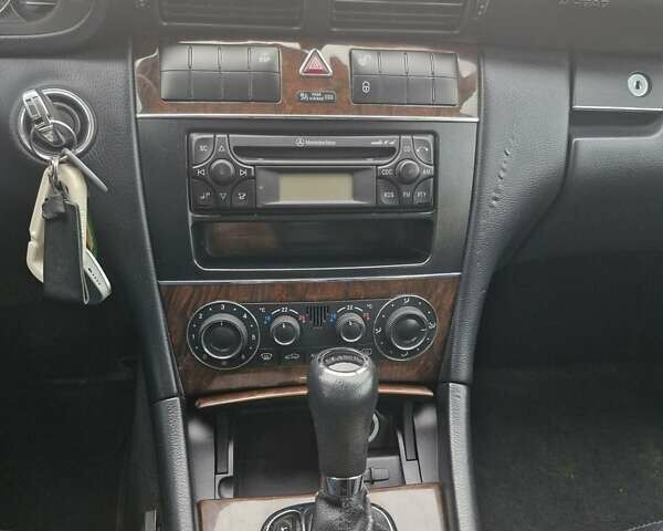 Чорний Мерседес Ц-Клас, об'ємом двигуна 1.8 л та пробігом 294 тис. км за 6200 $, фото 18 на Automoto.ua