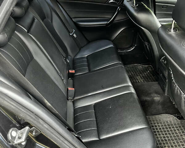 Чорний Мерседес Ц-Клас, об'ємом двигуна 2.2 л та пробігом 377 тис. км за 5700 $, фото 7 на Automoto.ua