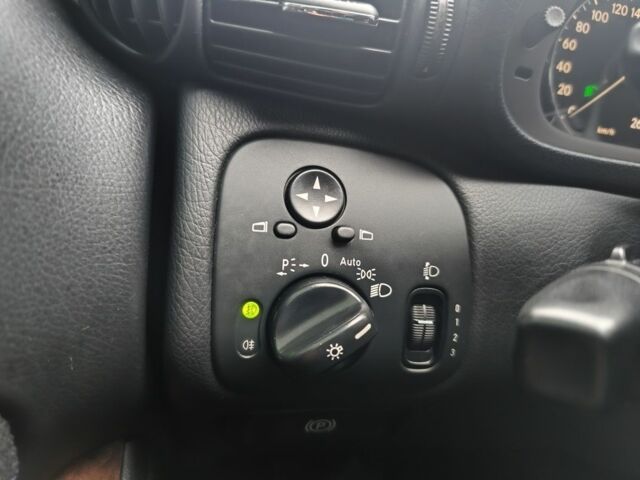 Черный Мерседес Ц-Класс, объемом двигателя 1.8 л и пробегом 252 тыс. км за 5700 $, фото 11 на Automoto.ua