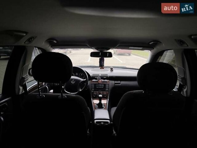 Черный Мерседес Ц-Класс, объемом двигателя 1.8 л и пробегом 252 тыс. км за 5700 $, фото 18 на Automoto.ua