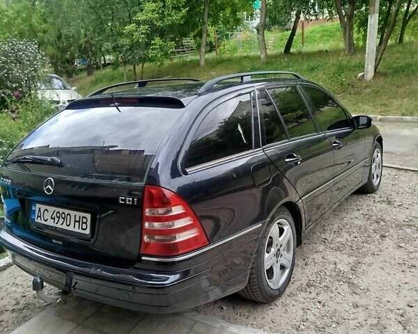 Черный Мерседес Ц-Класс, объемом двигателя 2.2 л и пробегом 350 тыс. км за 6300 $, фото 2 на Automoto.ua