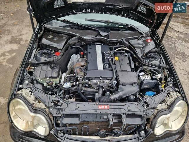 Черный Мерседес Ц-Класс, объемом двигателя 1.8 л и пробегом 300 тыс. км за 5500 $, фото 6 на Automoto.ua