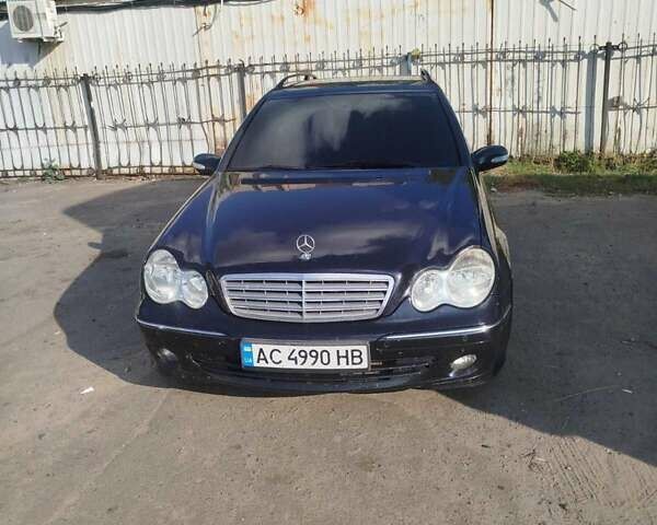 Черный Мерседес Ц-Класс, объемом двигателя 2.2 л и пробегом 350 тыс. км за 6300 $, фото 1 на Automoto.ua