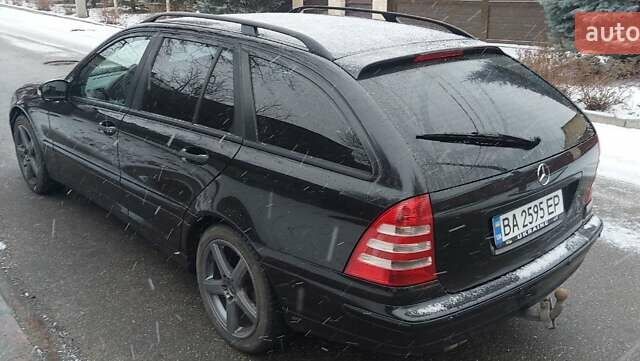 Черный Мерседес Ц-Класс, объемом двигателя 2.2 л и пробегом 326 тыс. км за 7700 $, фото 2 на Automoto.ua