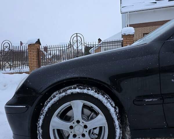 Черный Мерседес Ц-Класс, объемом двигателя 2.2 л и пробегом 370 тыс. км за 5300 $, фото 12 на Automoto.ua