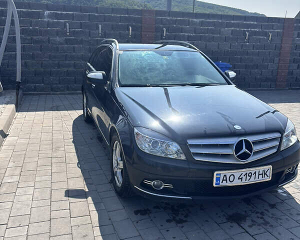 Чорний Мерседес Ц-Клас, об'ємом двигуна 2.2 л та пробігом 530 тис. км за 7615 $, фото 1 на Automoto.ua