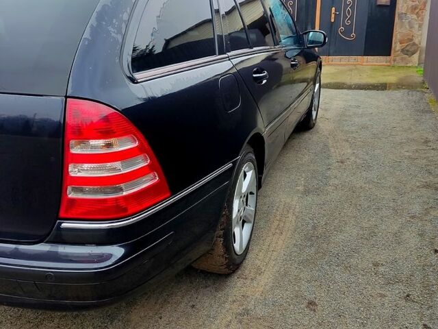 Черный Мерседес Ц-Класс, объемом двигателя 2.1 л и пробегом 460 тыс. км за 6500 $, фото 3 на Automoto.ua
