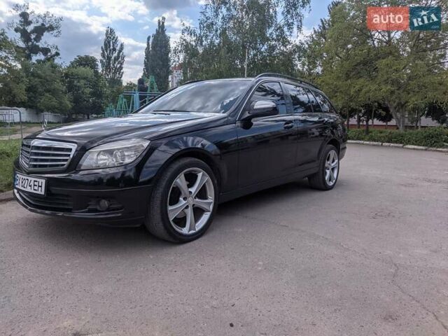 Чорний Мерседес Ц-Клас, об'ємом двигуна 2.2 л та пробігом 324 тис. км за 8000 $, фото 4 на Automoto.ua