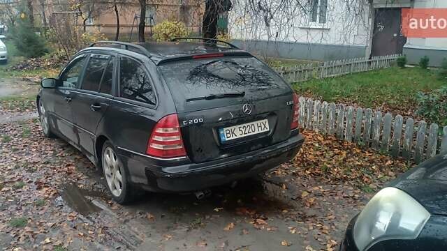 Черный Мерседес Ц-Класс, объемом двигателя 2.1 л и пробегом 220 тыс. км за 5800 $, фото 1 на Automoto.ua