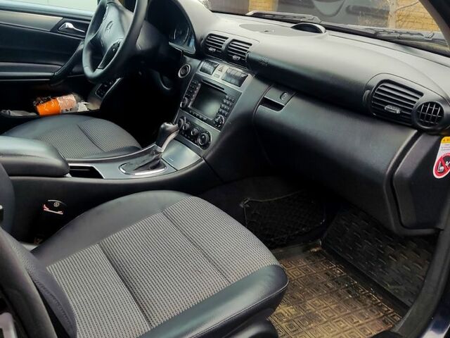 Черный Мерседес Ц-Класс, объемом двигателя 2.1 л и пробегом 460 тыс. км за 6500 $, фото 5 на Automoto.ua