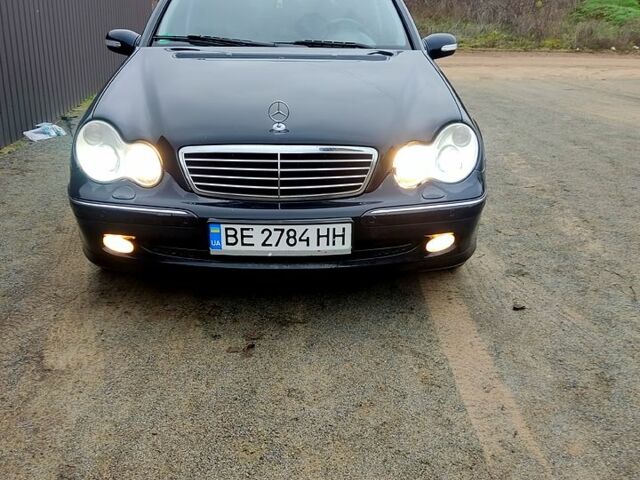 Черный Мерседес Ц-Класс, объемом двигателя 2.1 л и пробегом 460 тыс. км за 6500 $, фото 1 на Automoto.ua