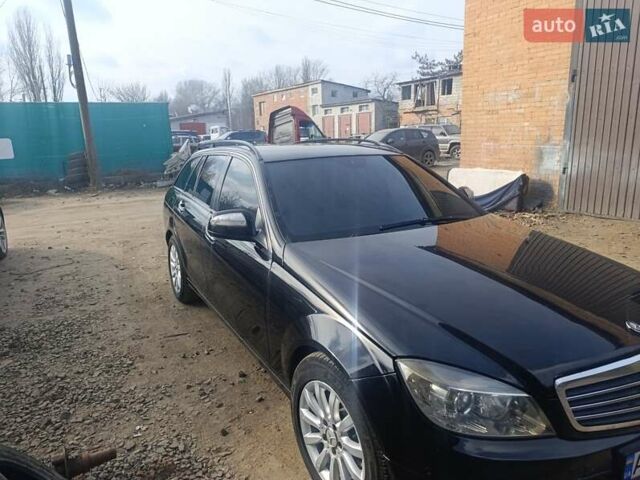 Черный Мерседес Ц-Класс, объемом двигателя 2.2 л и пробегом 255 тыс. км за 7449 $, фото 2 на Automoto.ua