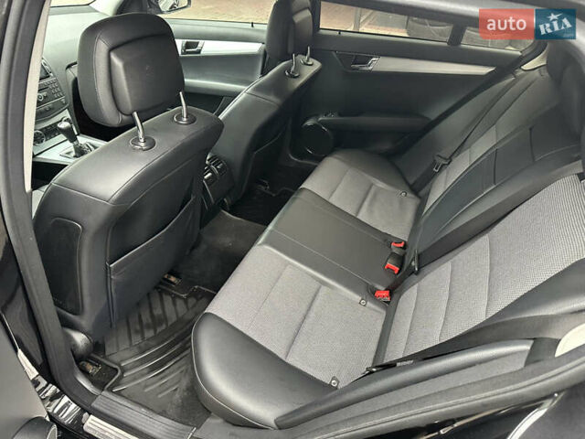 Чорний Мерседес Ц-Клас, об'ємом двигуна 1.8 л та пробігом 289 тис. км за 8500 $, фото 12 на Automoto.ua