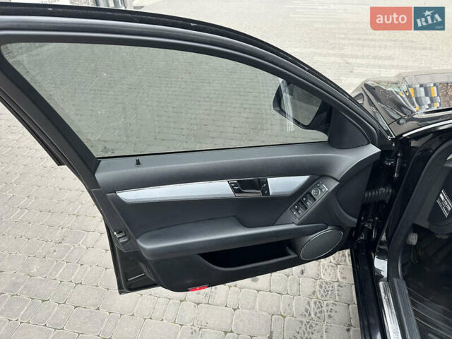 Чорний Мерседес Ц-Клас, об'ємом двигуна 1.8 л та пробігом 289 тис. км за 8500 $, фото 9 на Automoto.ua