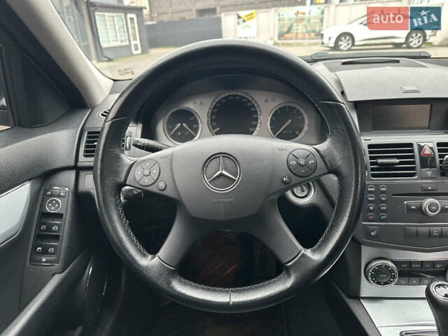 Чорний Мерседес Ц-Клас, об'ємом двигуна 1.8 л та пробігом 289 тис. км за 8500 $, фото 16 на Automoto.ua