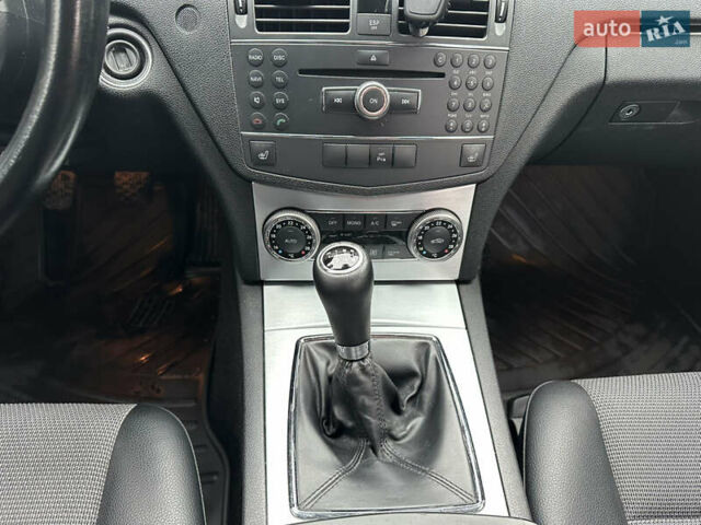 Чорний Мерседес Ц-Клас, об'ємом двигуна 1.8 л та пробігом 289 тис. км за 8500 $, фото 18 на Automoto.ua