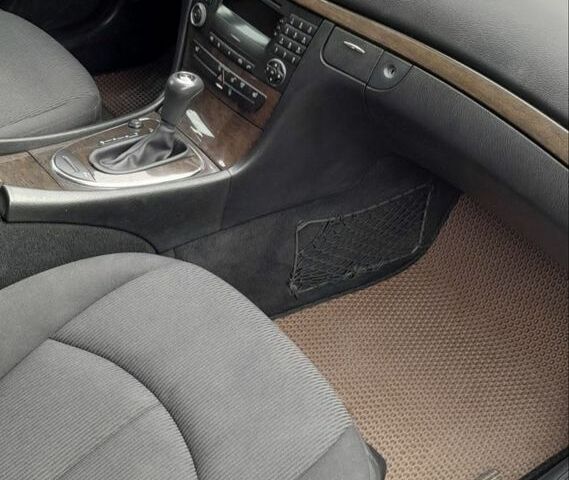 Чорний Мерседес Ц-Клас, об'ємом двигуна 2.1 л та пробігом 310 тис. км за 7200 $, фото 13 на Automoto.ua