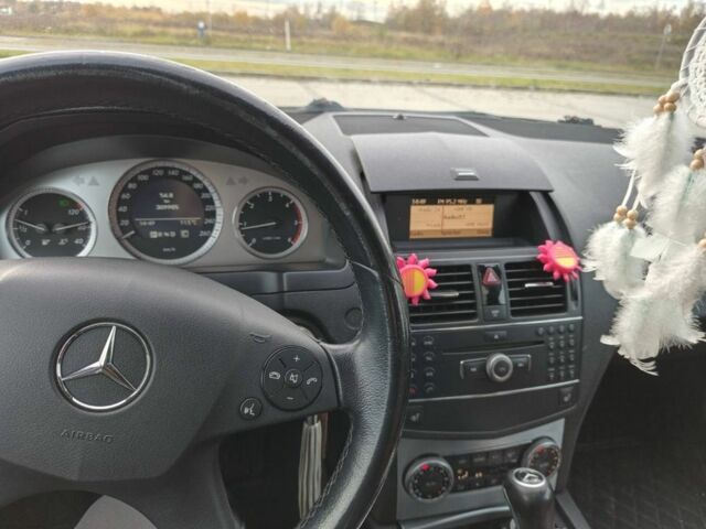 Черный Мерседес Ц-Класс, объемом двигателя 2.1 л и пробегом 310 тыс. км за 7500 $, фото 7 на Automoto.ua