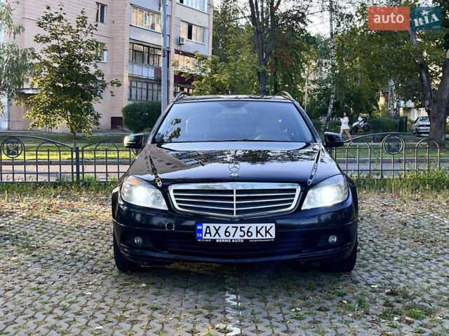 Черный Мерседес Ц-Класс, объемом двигателя 2.2 л и пробегом 300 тыс. км за 7500 $, фото 1 на Automoto.ua