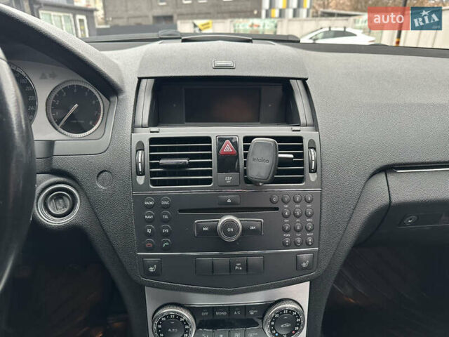 Чорний Мерседес Ц-Клас, об'ємом двигуна 1.8 л та пробігом 289 тис. км за 8500 $, фото 19 на Automoto.ua