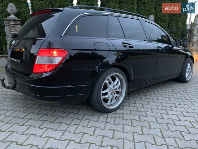 Черный Мерседес Ц-Класс, объемом двигателя 2.2 л и пробегом 425 тыс. км за 8550 $, фото 11 на Automoto.ua