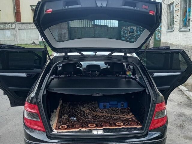 Черный Мерседес Ц-Класс, объемом двигателя 1.8 л и пробегом 199 тыс. км за 8200 $, фото 18 на Automoto.ua