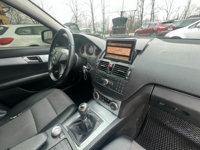 Черный Мерседес Ц-Класс, объемом двигателя 2.2 л и пробегом 279 тыс. км за 7999 $, фото 11 на Automoto.ua