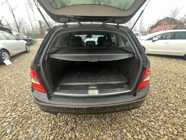 Черный Мерседес Ц-Класс, объемом двигателя 2.2 л и пробегом 279 тыс. км за 7999 $, фото 22 на Automoto.ua