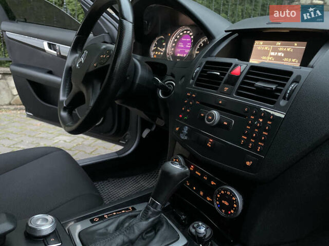 Черный Мерседес Ц-Класс, объемом двигателя 2.2 л и пробегом 425 тыс. км за 8550 $, фото 23 на Automoto.ua