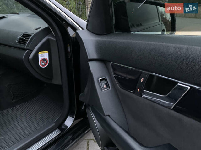 Черный Мерседес Ц-Класс, объемом двигателя 2.2 л и пробегом 425 тыс. км за 8550 $, фото 24 на Automoto.ua