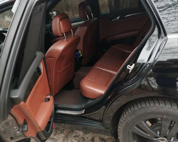 Чорний Мерседес Ц-Клас, об'ємом двигуна 2.15 л та пробігом 280 тис. км за 10500 $, фото 18 на Automoto.ua