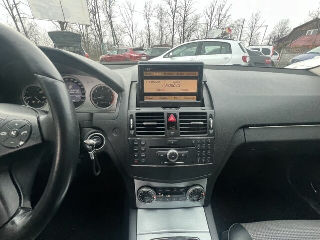 Черный Мерседес Ц-Класс, объемом двигателя 2.2 л и пробегом 279 тыс. км за 7999 $, фото 13 на Automoto.ua