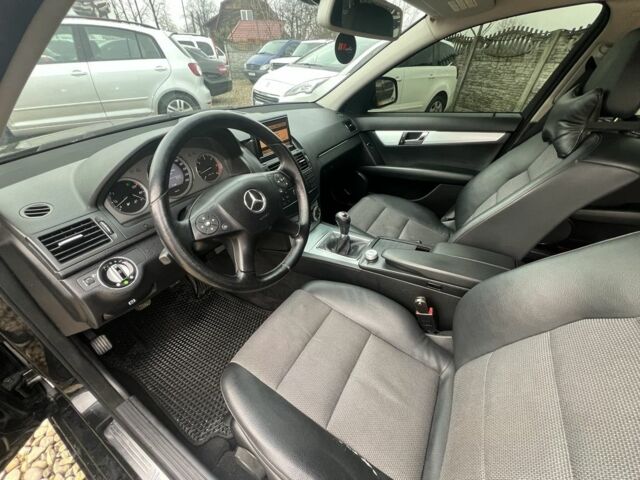 Черный Мерседес Ц-Класс, объемом двигателя 2.2 л и пробегом 279 тыс. км за 7999 $, фото 16 на Automoto.ua