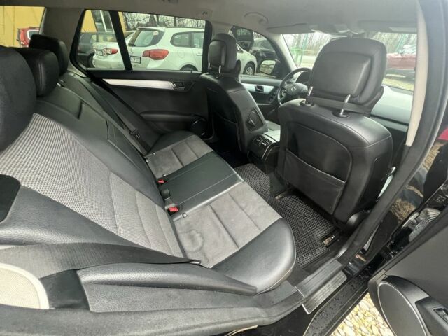 Черный Мерседес Ц-Класс, объемом двигателя 2.2 л и пробегом 279 тыс. км за 7999 $, фото 20 на Automoto.ua