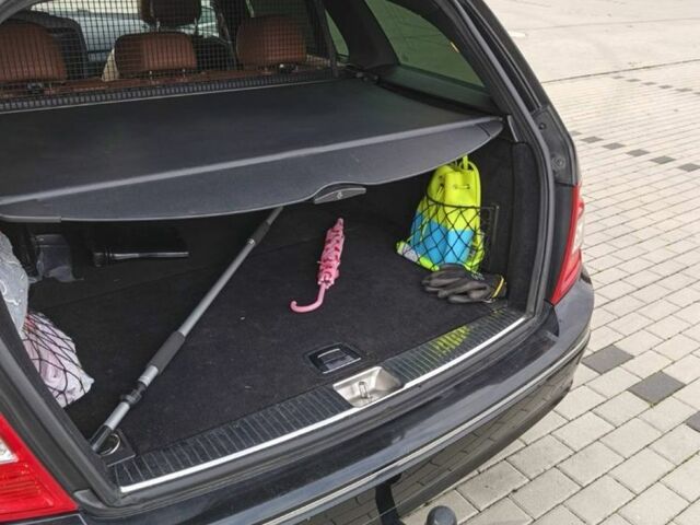 Черный Мерседес Ц-Класс, объемом двигателя 2.1 л и пробегом 310 тыс. км за 7500 $, фото 3 на Automoto.ua