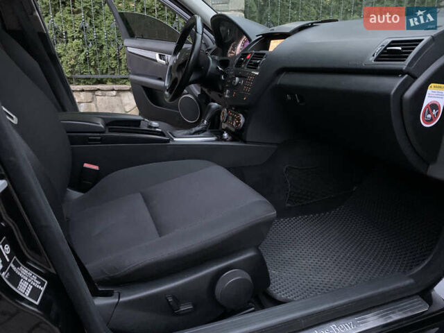 Черный Мерседес Ц-Класс, объемом двигателя 2.2 л и пробегом 425 тыс. км за 8550 $, фото 21 на Automoto.ua