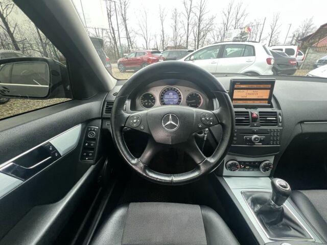 Черный Мерседес Ц-Класс, объемом двигателя 2.2 л и пробегом 279 тыс. км за 7999 $, фото 15 на Automoto.ua