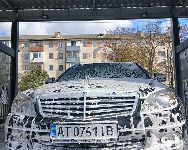 Черный Мерседес Ц-Класс, объемом двигателя 2.15 л и пробегом 355 тыс. км за 8900 $, фото 1 на Automoto.ua