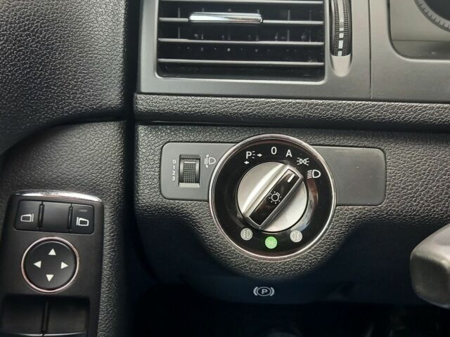 Черный Мерседес Ц-Класс, объемом двигателя 1.8 л и пробегом 199 тыс. км за 8200 $, фото 3 на Automoto.ua