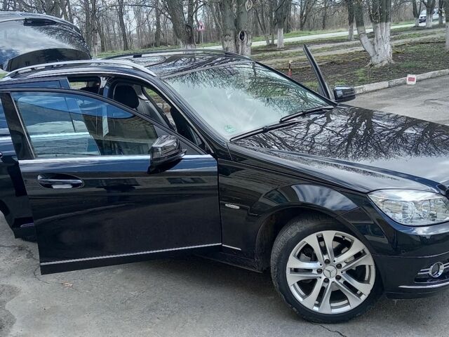 Черный Мерседес Ц-Класс, объемом двигателя 1.8 л и пробегом 199 тыс. км за 8200 $, фото 1 на Automoto.ua
