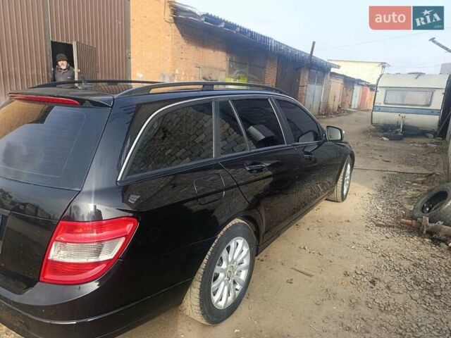 Черный Мерседес Ц-Класс, объемом двигателя 2.2 л и пробегом 255 тыс. км за 7449 $, фото 1 на Automoto.ua