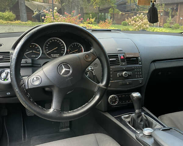 Чорний Мерседес Ц-Клас, об'ємом двигуна 2.2 л та пробігом 270 тис. км за 8200 $, фото 13 на Automoto.ua