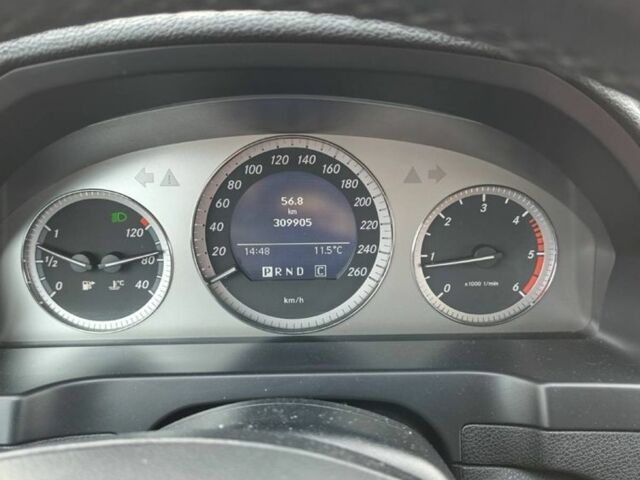 Черный Мерседес Ц-Класс, объемом двигателя 2.1 л и пробегом 310 тыс. км за 7500 $, фото 6 на Automoto.ua