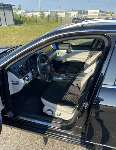 Чорний Мерседес Ц-Клас, об'ємом двигуна 2.2 л та пробігом 277 тис. км за 9400 $, фото 2 на Automoto.ua