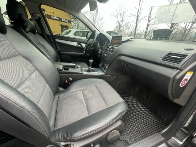 Черный Мерседес Ц-Класс, объемом двигателя 2.2 л и пробегом 279 тыс. км за 7999 $, фото 10 на Automoto.ua