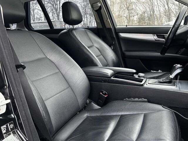 Черный Мерседес Ц-Класс, объемом двигателя 3.2 л и пробегом 254 тыс. км за 6599 $, фото 9 на Automoto.ua