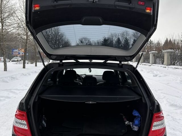 Черный Мерседес Ц-Класс, объемом двигателя 3.2 л и пробегом 254 тыс. км за 6599 $, фото 21 на Automoto.ua